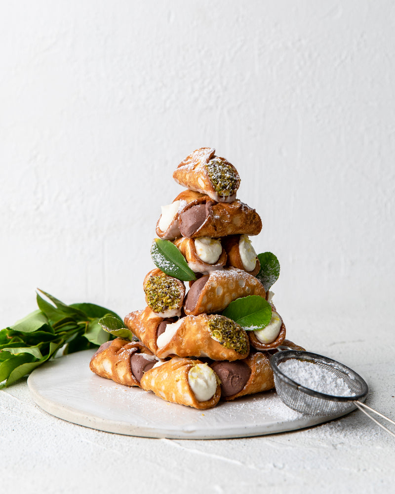 Cannoli tower with sicilian, chocolate and lemon fillings